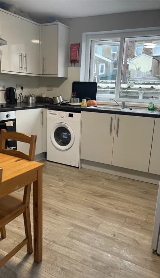Queen Street, Treforest, Pontypridd, CF37 1RN