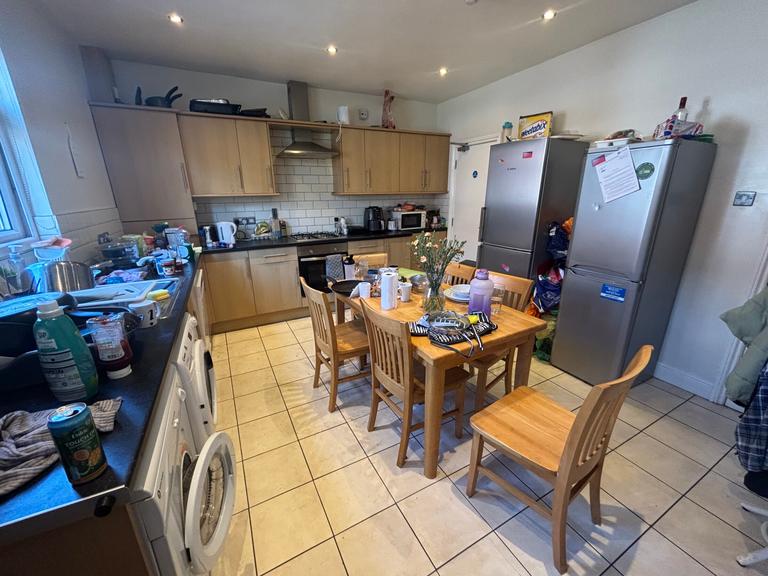 Newport Gardens, Hyde Park, Leeds, LS6 3DA