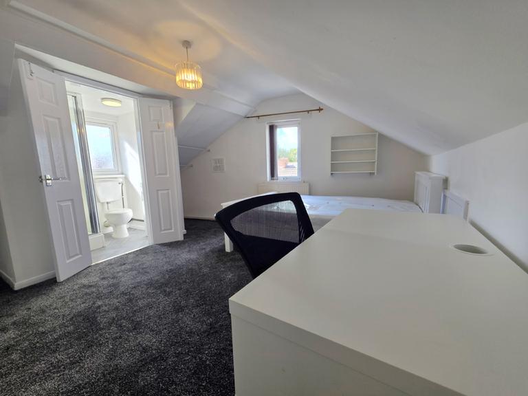 Ilkeston Road, Lenton, Nottingham, NG7 3HE