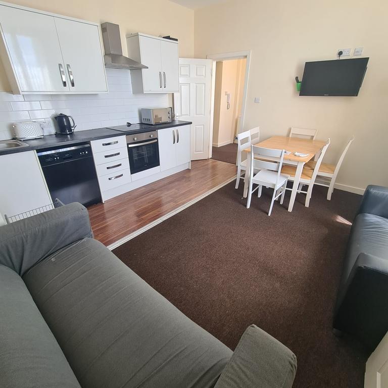 Victoria Road, Hyde Park, Leeds, LS6 1DU