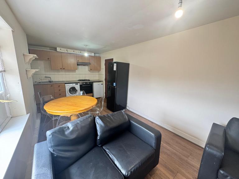 Victoria Street, Hyde Park, Leeds, LS3 1BT