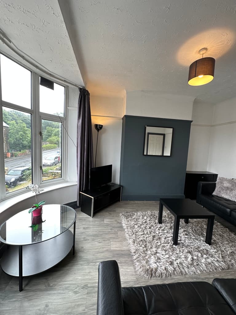 Somerset Road, Moldgreen, Huddersfield, HD5 8HY Somerset Road, Moldgreen, Huddersfield, HD5 8HY