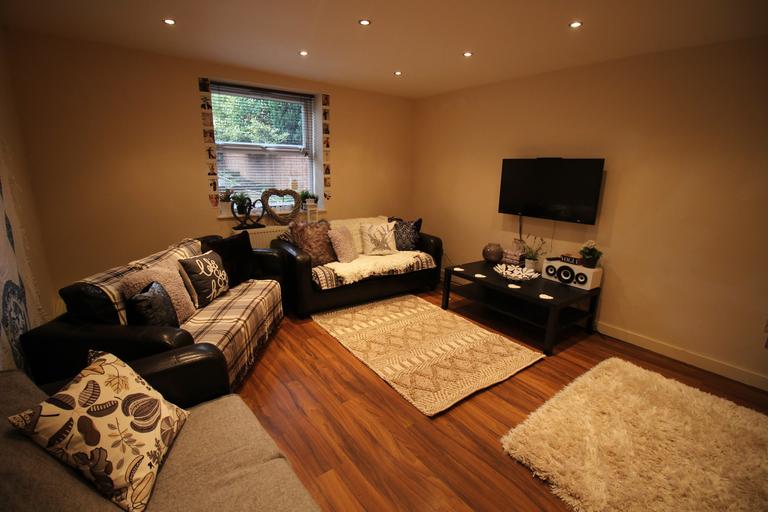 Victoria Road, Hyde Park, Leeds, LS6 1AS