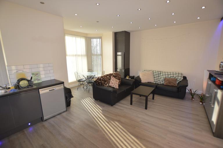 Cliff Road, Woodhouse, Leeds, LS6 2ET