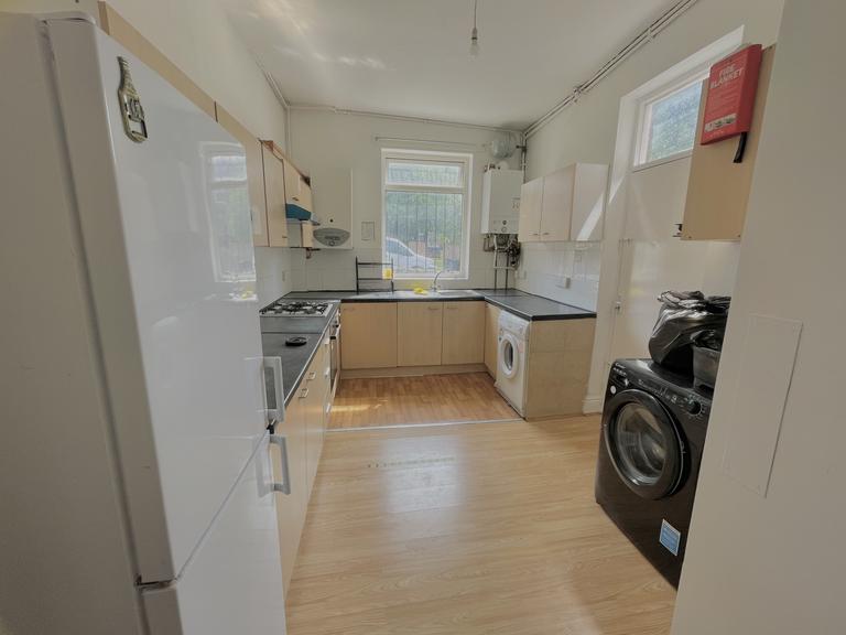 Richmond Mount, Headingley, Leeds, LS6 1DG