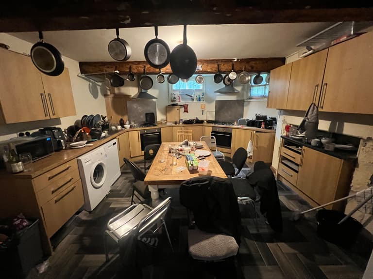 Regent Park Avenue, Hyde Park, Leeds, LS6 2AU
