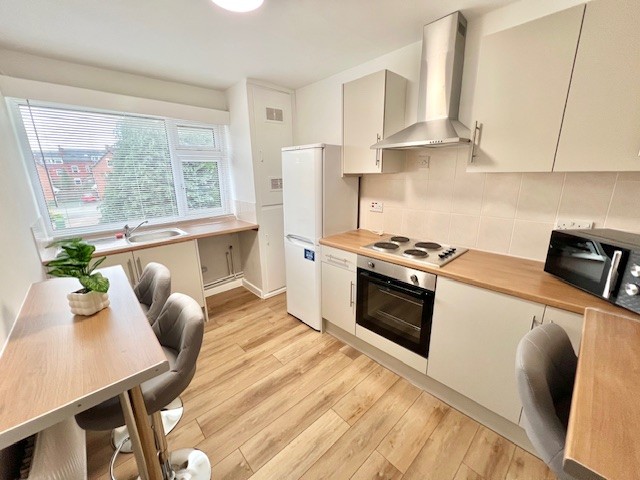 Ash Grove, Hyde Park, Leeds, LS6 1AY