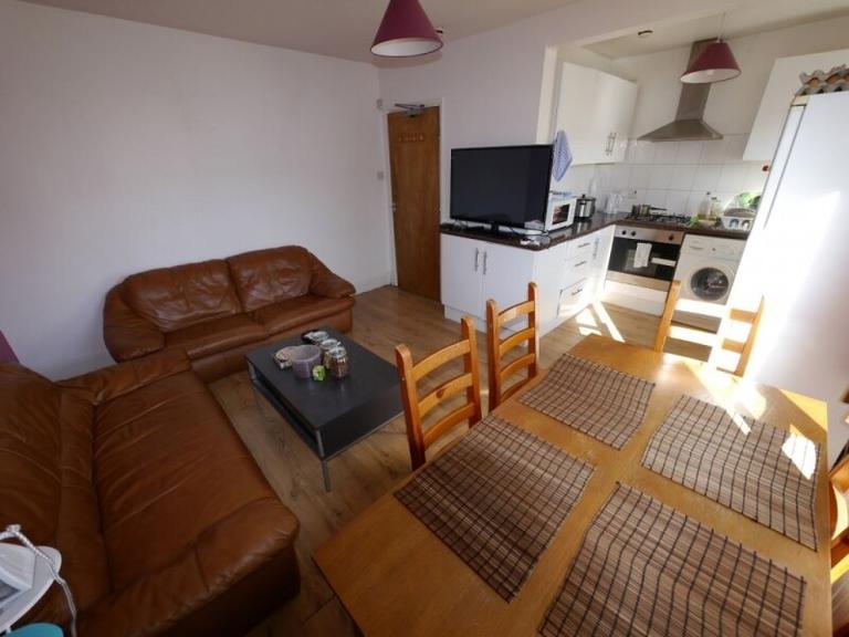 Mayville Avenue, Hyde Park, Leeds, LS6 1NQ