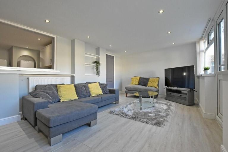 Forsythia Gardens, Dunkirk, Nottingham, NG7 2LW