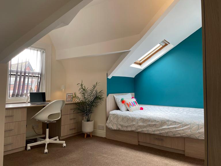 Richmond Mount, Hyde Park, Leeds, LS6 1DG