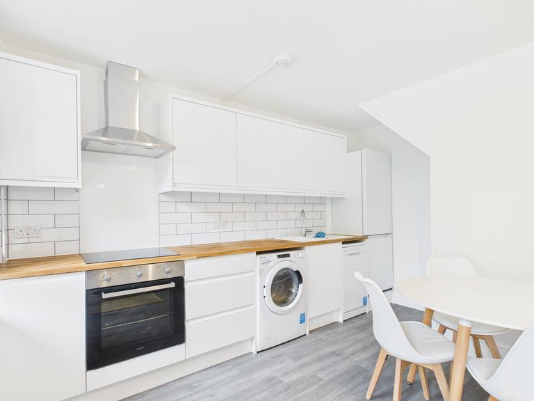 Wallis Close, Clapham, London, SW11 2BA