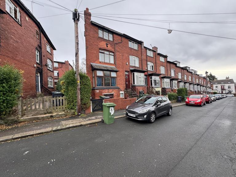 Manor Drive, Hyde Park, Leeds, LS6 1DD