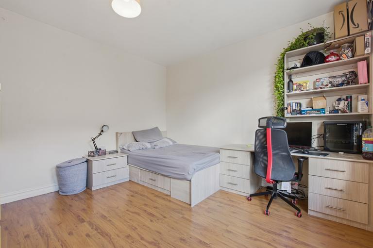 Manor Drive, Hyde Park, Near The Golden Beam, Hyde Park, Leeds, LS6 1DE