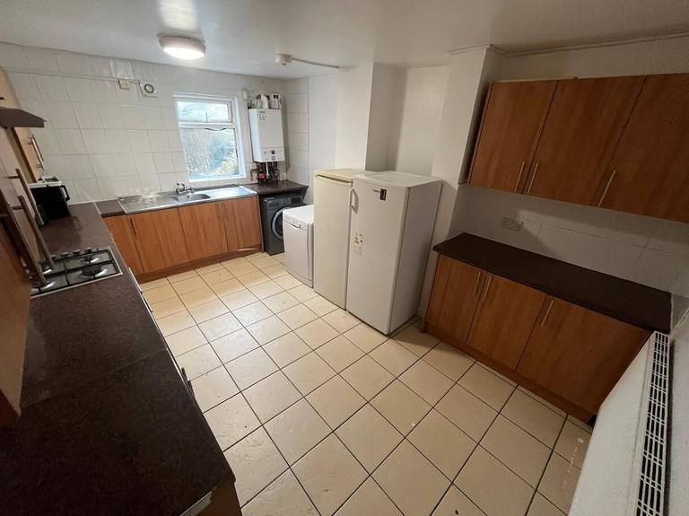 Chestnut Avenue, Hyde Park, Leeds, LS6 1AZ