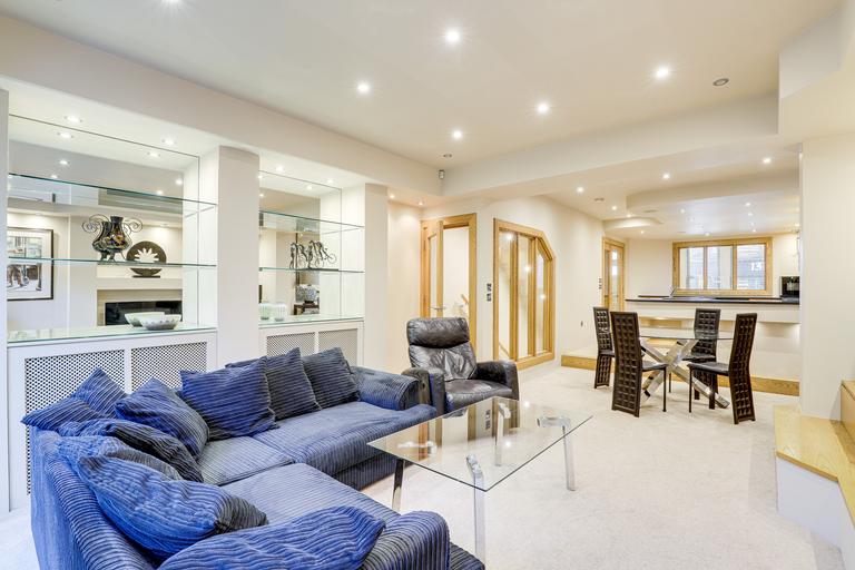 Castle Boulevard, City Centre, Nottingham, NG7 1FL