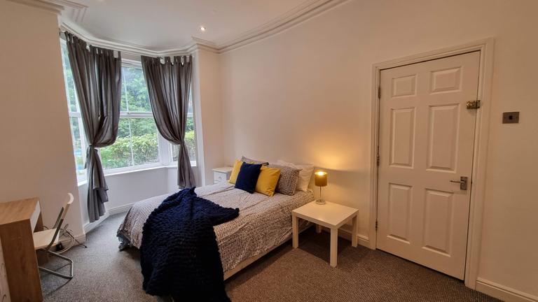 Meanwood Road, Hyde Park, Leeds, LS7 2JF