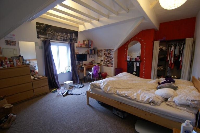 Delph Mount, Woodhouse, Leeds, LS6 2HS