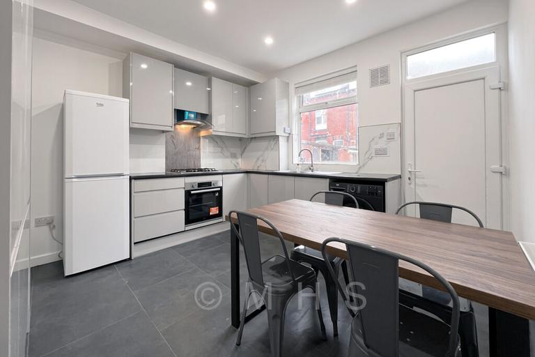 Welton Grove, Hyde Park, Leeds, LS6 1ES