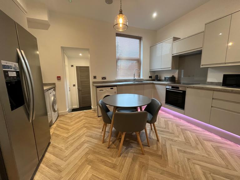 Bentley Lane Meanwood, Headingley, Leeds, LS6 4AJ