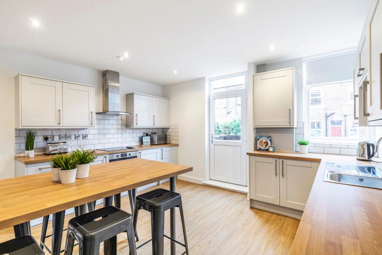 6 bedroom house for rent Stanmore Place, Leeds, LS4 2RR UniHomes