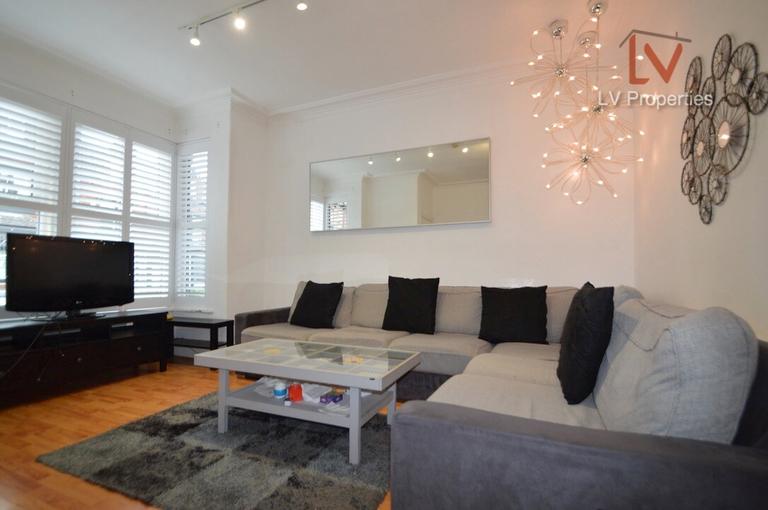 Burchett Grove, Woodhouse, Leeds, LS6 2JA