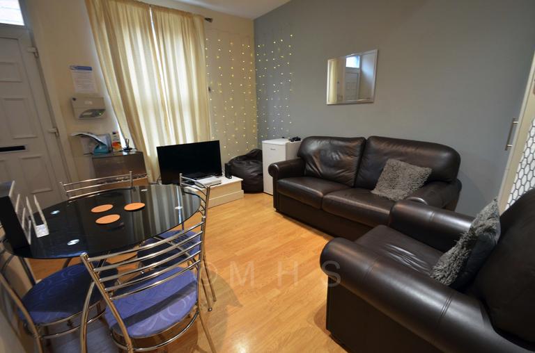 Beamsley Grove, Hyde Park, Leeds, LS6 1LA