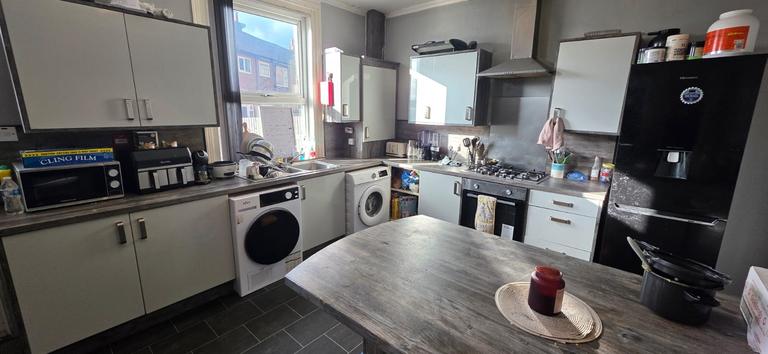 Chapel Lane, Hyde Park, Leeds, LS6 3BW