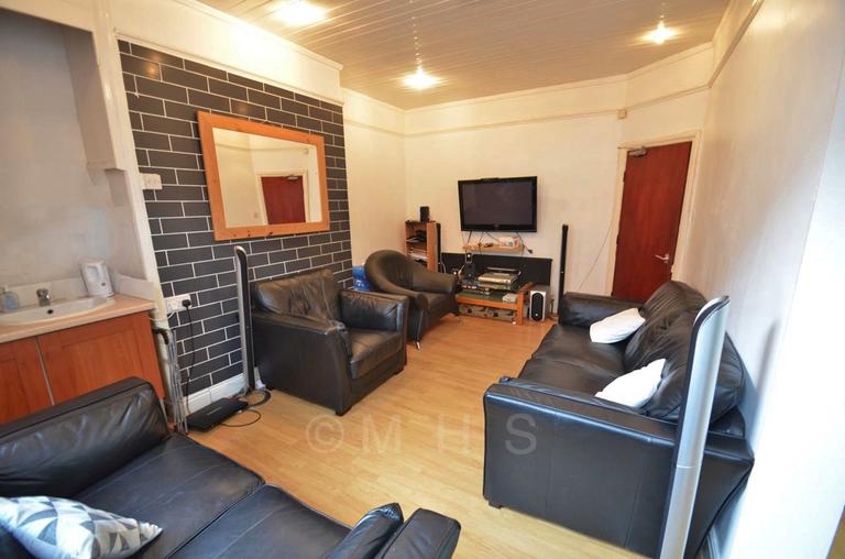 Richmond Avenue, Hyde Park, Leeds, LS6 1DB