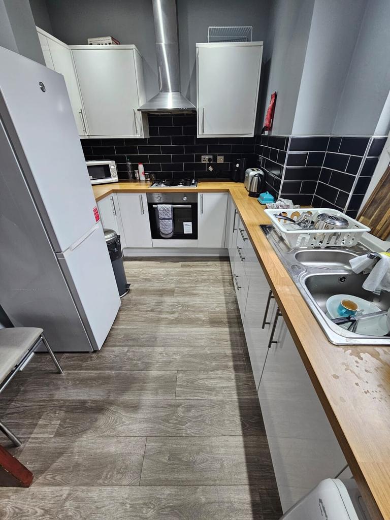 Hill Top Street, Hyde Park, Leeds, LS6 1NW