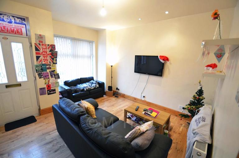 Hessle Mount, Hyde Park, Leeds, LS6 1EP