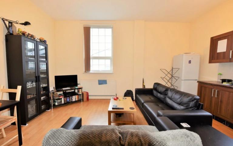 Raglan Road, Hyde Park, Leeds, LS2 9ED