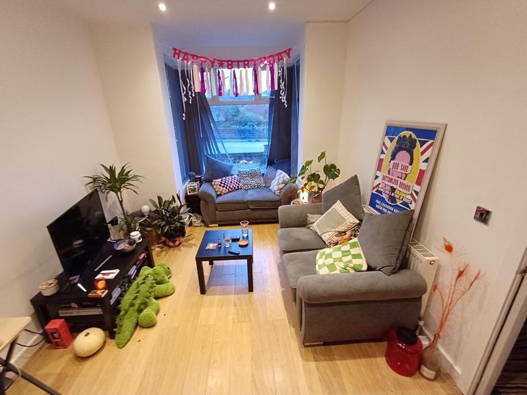 Meanwood Road, Headingley, Leeds, LS6 4AW