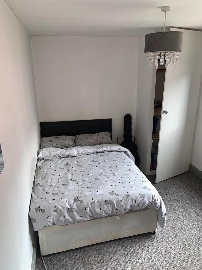 Elliott Street, Newcastle-under-Lyme, Stoke-on-Trent, ST5 1JL