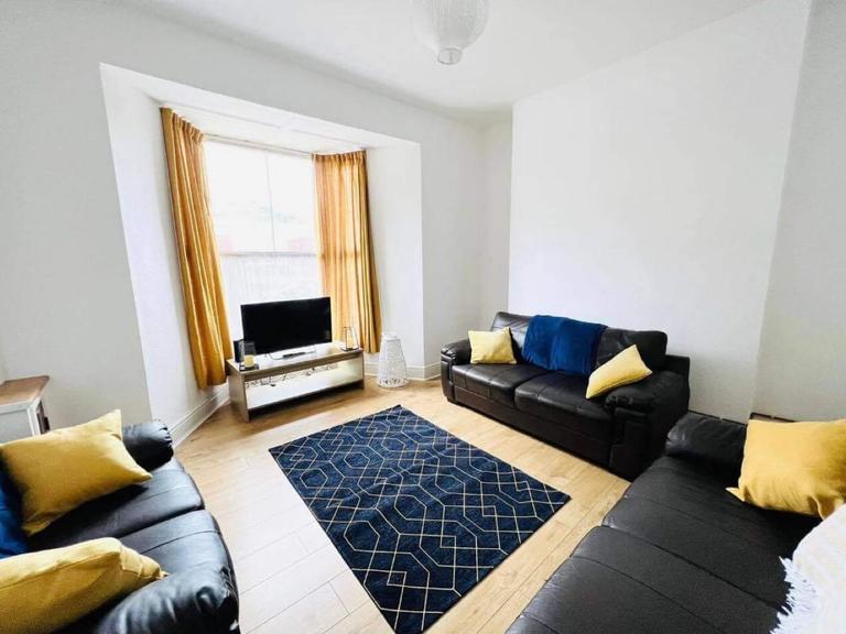 Glanmor Road, Uplands, Swansea, SA2 0QA