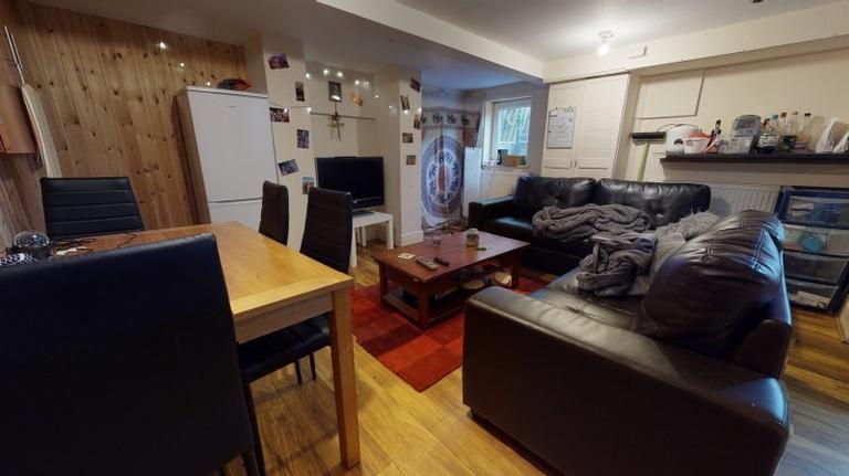 Royal Park Avenue, Hyde Park, Leeds, LS6 1EY