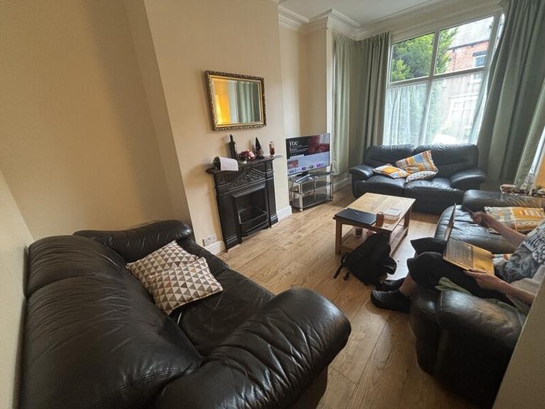 Newport Gardens, Hyde Park, Leeds, LS6 3DA