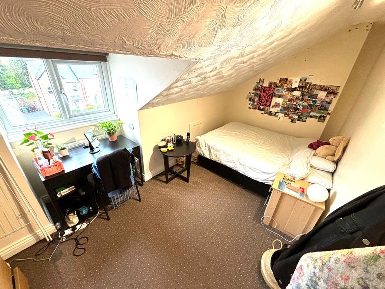 Ash Grove, Hyde Park, Leeds, LS6 1AX