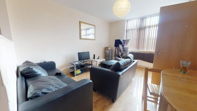 Bentley Parade, Headingley, Leeds, LS6 4AX