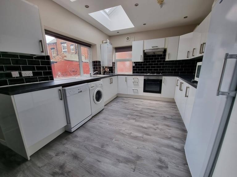 Norwood Road, Hyde Park, Leeds, LS6 1DZ