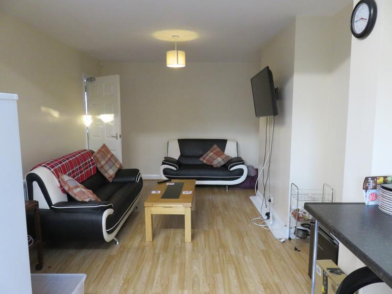 4 bedroom house for rent Allington Avenue, Nottingham, NG7 1JX UniHomes