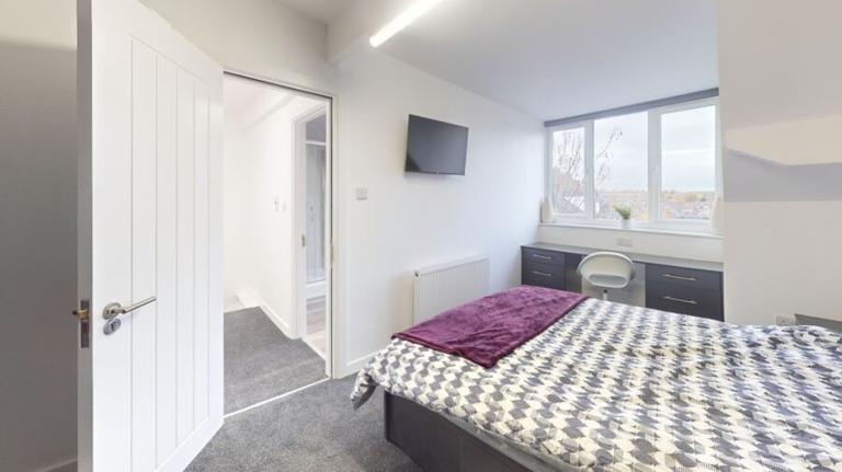 Royal Park Grove, Hyde Park, Leeds, LS6 1HQ