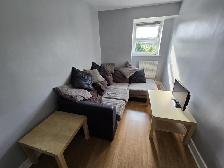 Belle Vue Road, Hyde Park, Leeds, LS3 1HN