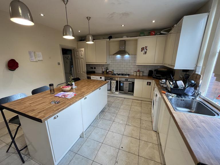 Hartley Avenue, Woodhouse, Leeds, LS6 2LW