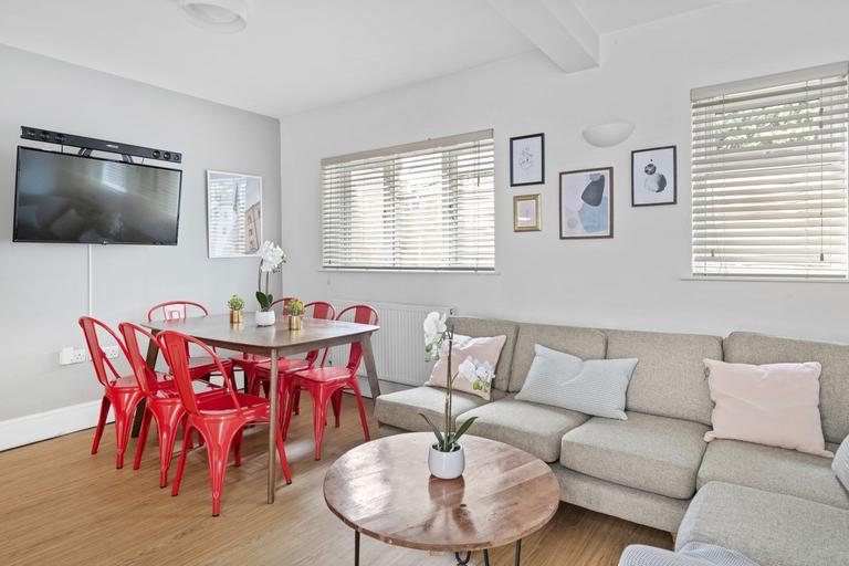 Derby Grove, Lenton, Nottingham, NG7 1PF