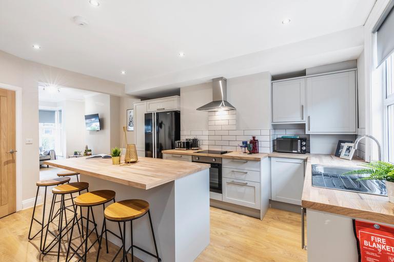 Headingley Avenue, Headingley, Leeds, LS6 3ER