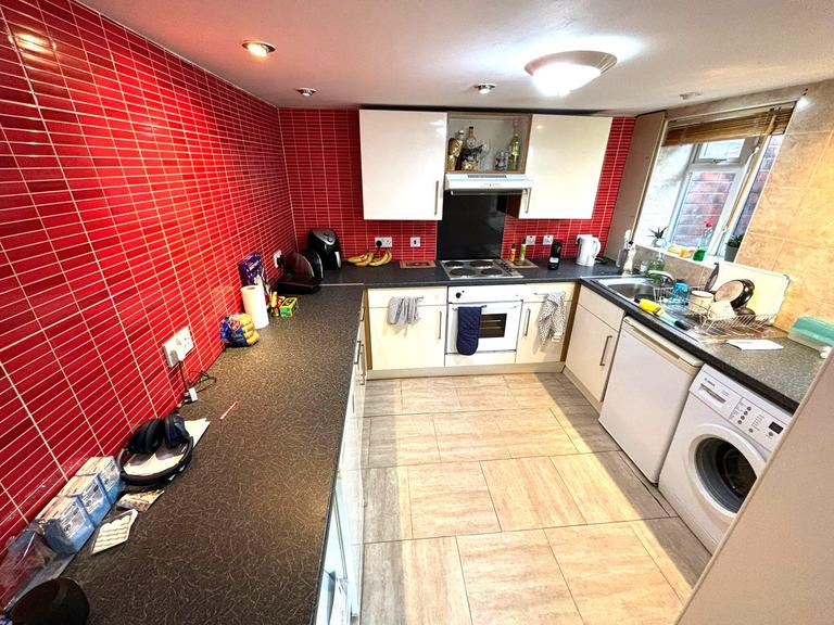 Estcourt Avenue, Headingley, Leeds, LS6 3ES