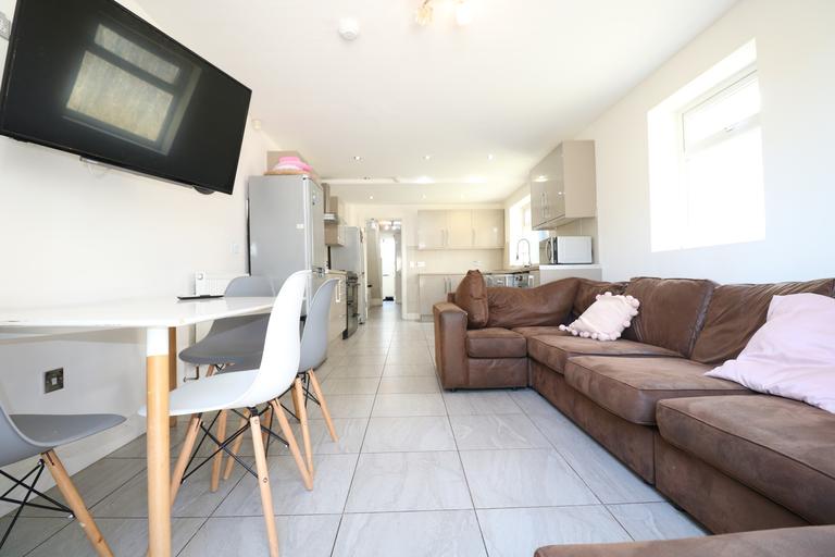 Flora Street, Cathays, Cardiff, CF24 4EQ