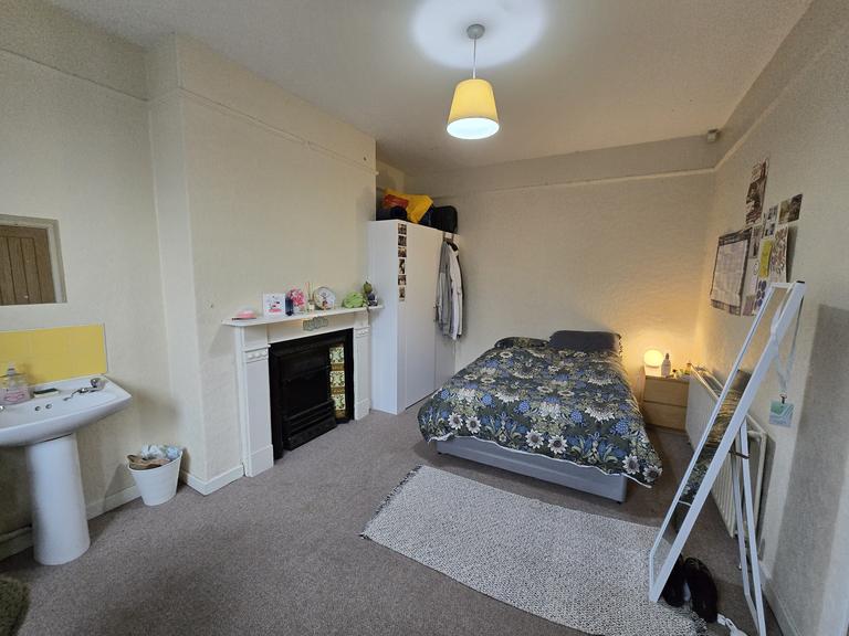 Inglewood Terrace, Woodhouse, Leeds, LS6 2HT