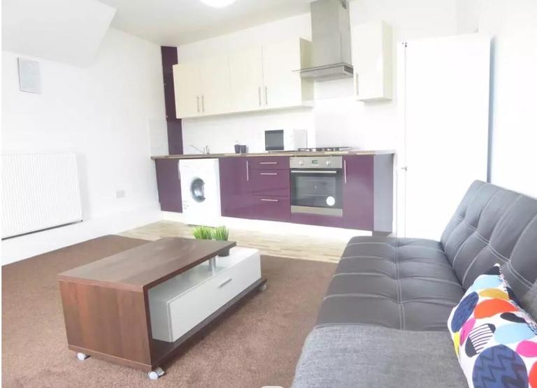 Almondbury Bank, Moldgreen, Huddersfield, HD5 8HF