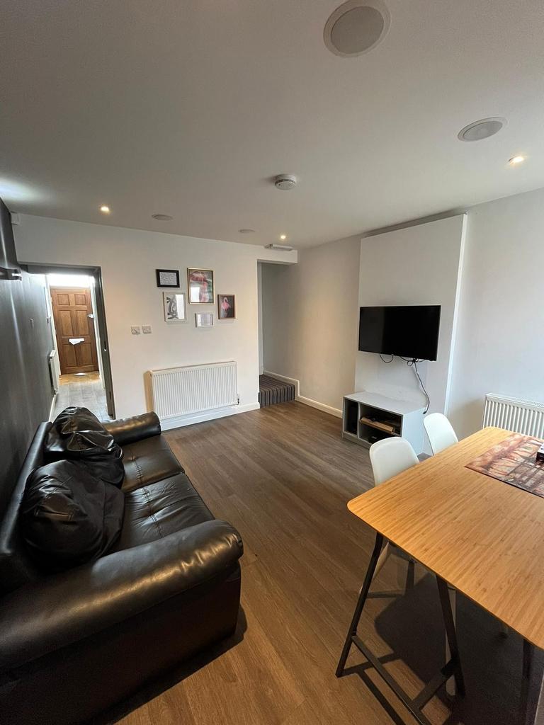 Ashford Street, Shelton, Stoke-on-Trent, ST4 2EL